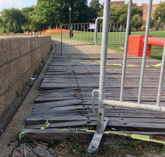 Roosevelt Island Year in Pictures, 2018: Part Two Severe neglect after flawed contracting forced a closing at Lighthouse Park as four year old bridges rotted and collapsed.